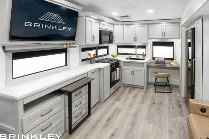 Model Z 2680 Fifth Wheels 8 Spacious Interior with a View