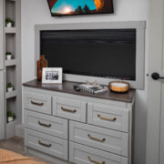 Model Z 3300 Fifth Wheels 32 Model Z 3100 Fifth Wheels Dresser