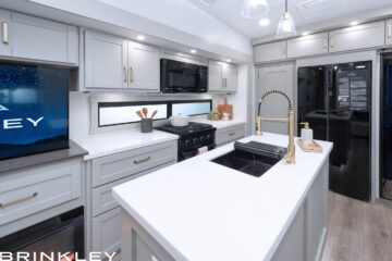 Model Z 3400 Fifth Wheels 7 Premium Residential Kitchen