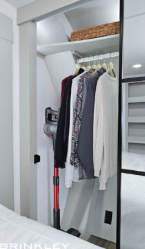 Model Z 3300 Fifth Wheels 30 Brinkley RV Model Z 3100 Fifth Wheels Int Bedroom Closet 094808