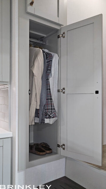 Model Z 2900 Fifth Wheels 29 2024 Brinkley RV Model Z 2900 Entry Hall Closet