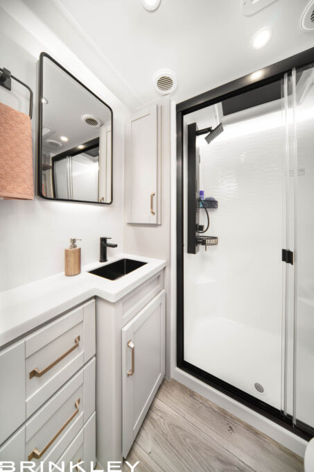 Model Z 2670 Fifth Wheels 17 Spacious Batrhroom