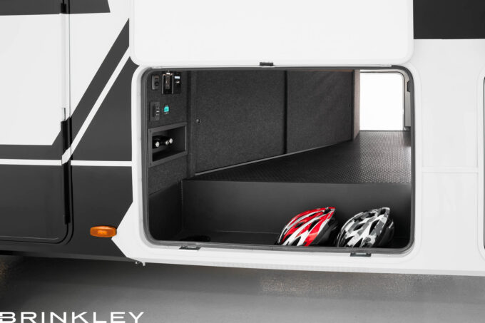 Model Z 2670 Fifth Wheels 21 Luxury RV Storage