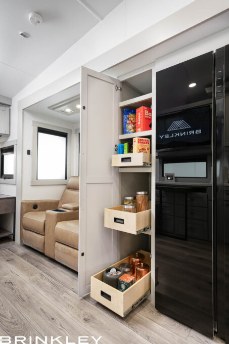 Model Z 2670 Fifth Wheels 9 Large Pantry w/ Outlets