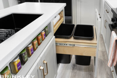 Model Z 3300 Fifth Wheels 19 Pull-Out Trash Bins