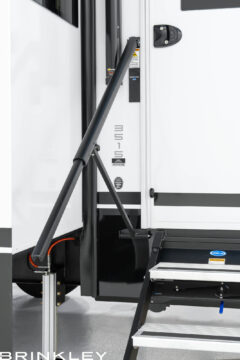 Model Z 3515 Fifth Wheels 49 Luxury Fifth Wheel Entry