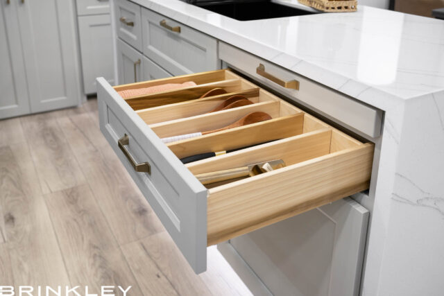 Model G 4100 Toy Haulers 37 Utensil Drawer