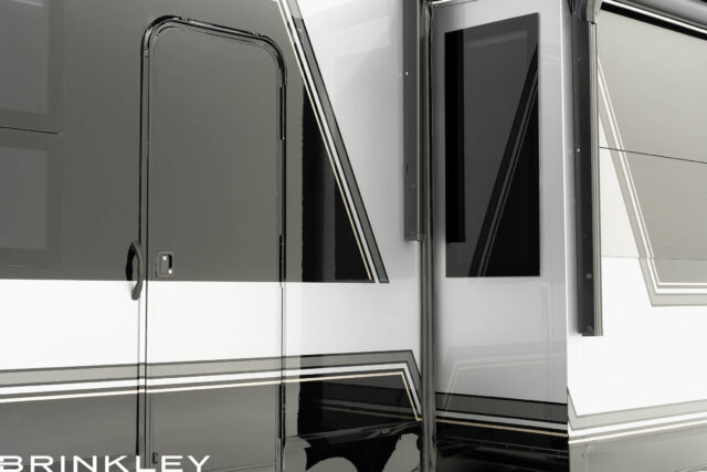 Model G Fifth Wheel Toy Hauler Line 29 Full Body Paint