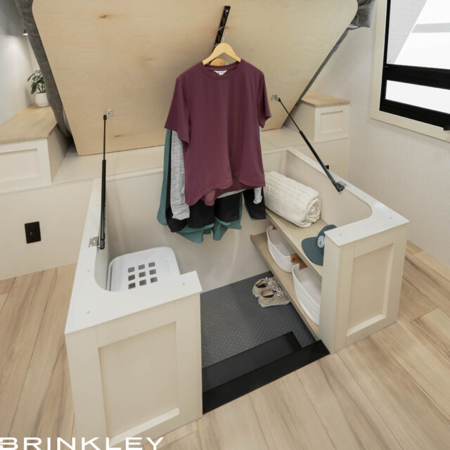 Model I 265 Travel Trailers 22 MaxSpace Split-Level Wardrobe™