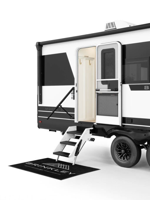 Deluxe Travel Trailer Entry