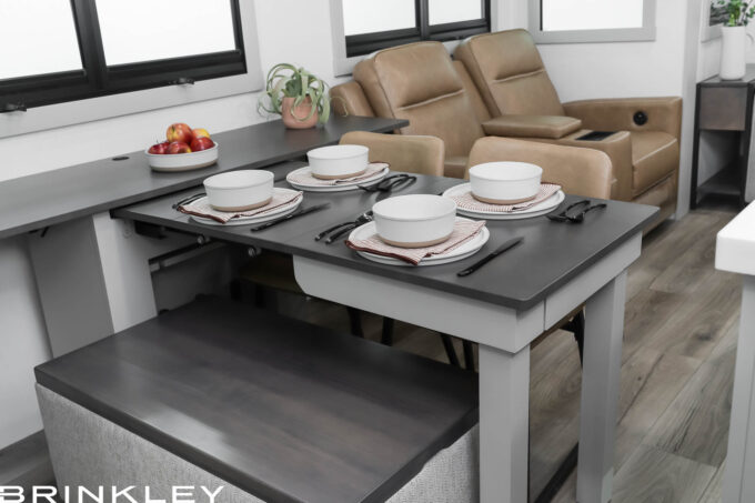 Brinkley Z Dinesk™